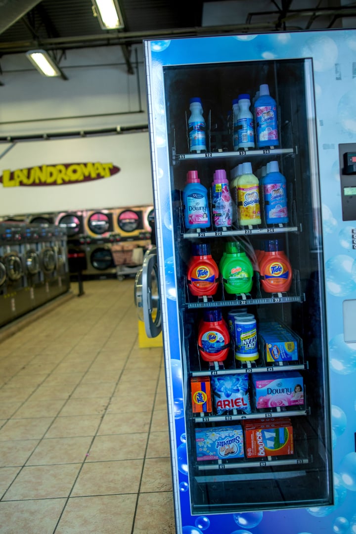 vending-machine-in-laundromat